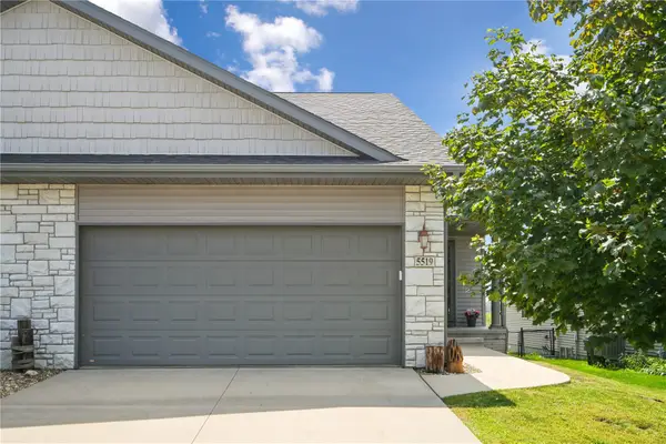5519 Dostal Dr, Cedar Rapids, IA 52404