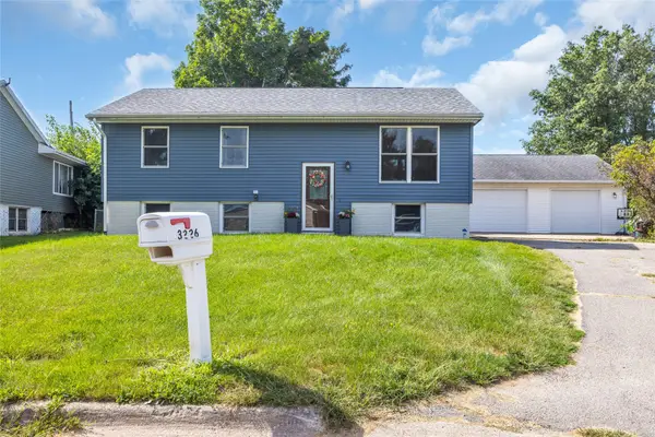 3226 Huxley Lane Sw, Cedar Rapids, IA 52404