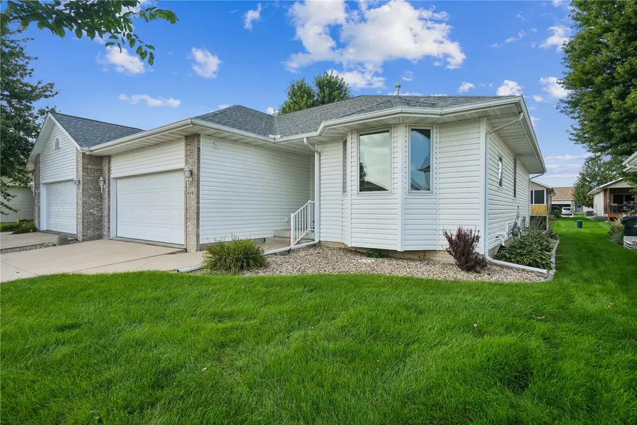 808 Winterberry Pl Ne, Cedar Rapids, IA 52402 - #2