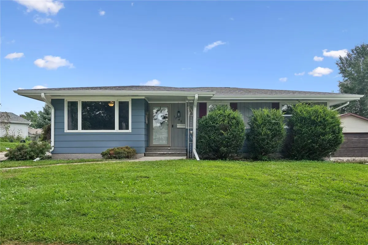 1745 Daleview Dr, Marion, IA 52302 - #1
