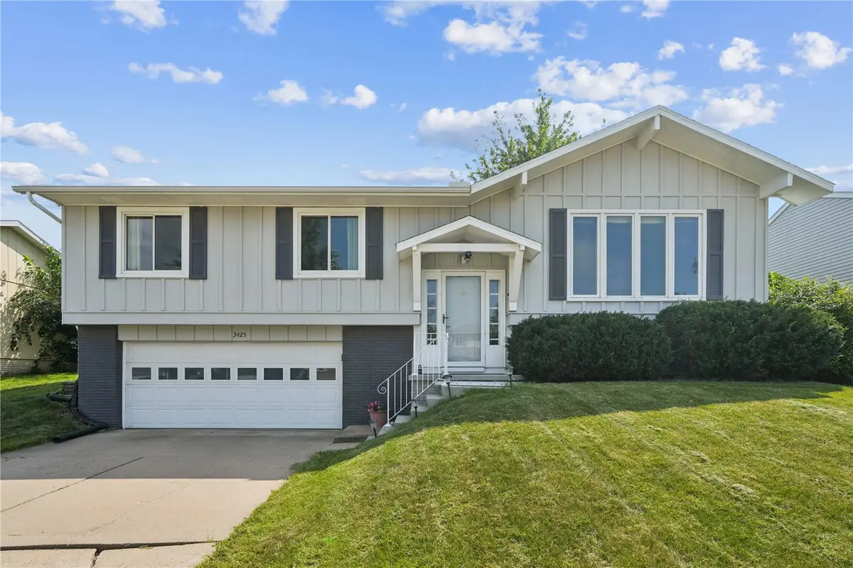 3425 Sue Lane Nw, Cedar Rapids, IA 52405 - #1