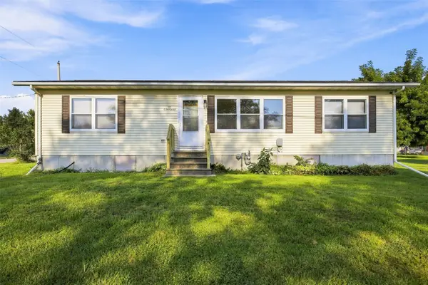 100 Clinton St, Palo, IA 52324