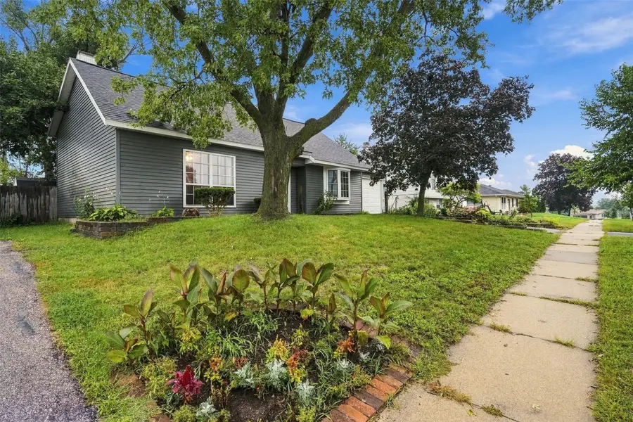 3720 Blue Mound Drive Ne, Cedar Rapids, IA 52402 - #2