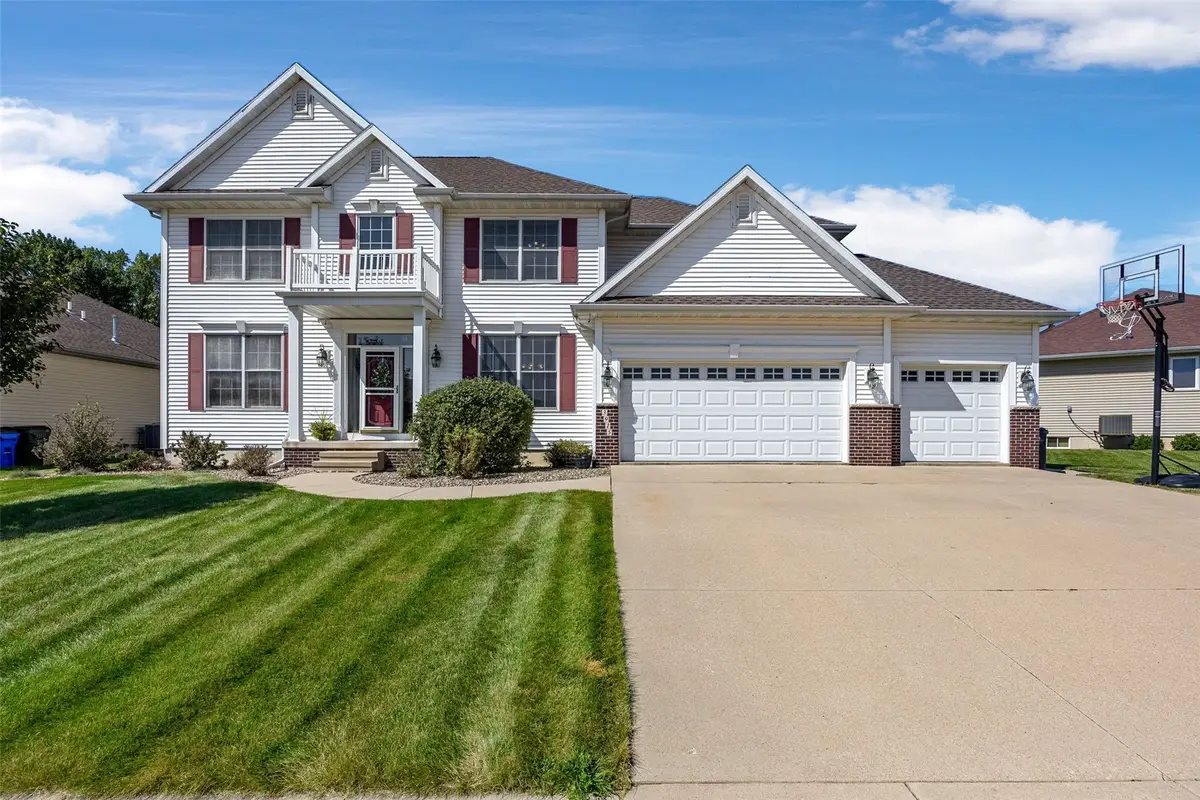 3915 Oak Ridge Dr Se, Cedar Rapids, IA 52403 - #1