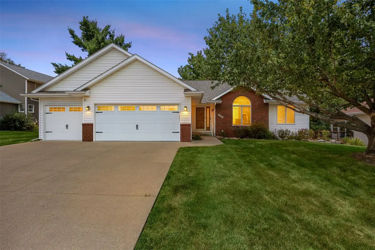 2822 Oak Crest Ct Nw, Cedar Rapids, IA 52405 - #1