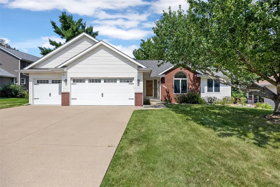 2822 Oak Crest Ct Nw, Cedar Rapids, IA 52405 - #2