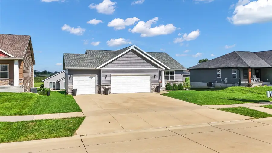 2923 James Parkway Sw, Cedar Rapids, IA 50404 - #3