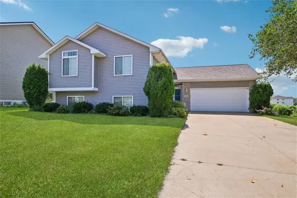 1229 English Lane Ne, Cedar Rapids, IA 52402