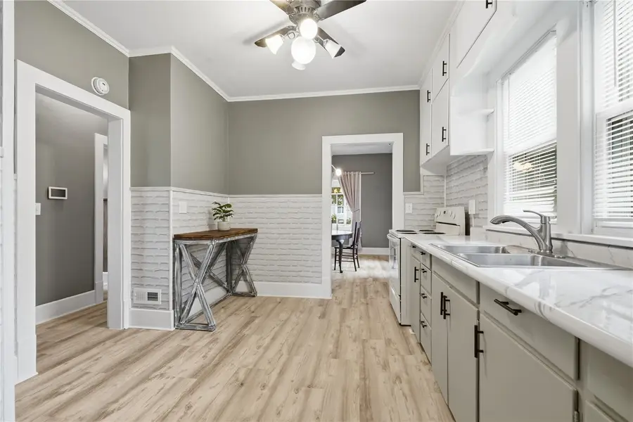 310 N William, Earlville, IA 52041 - #3