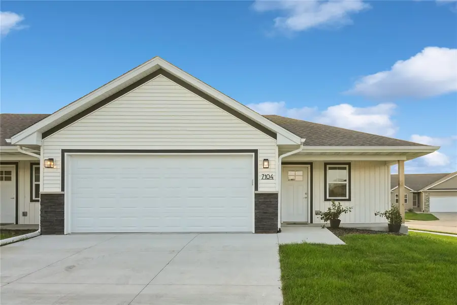 7104 Waterview Dr, Cedar Rapids, IA 52404 - #2