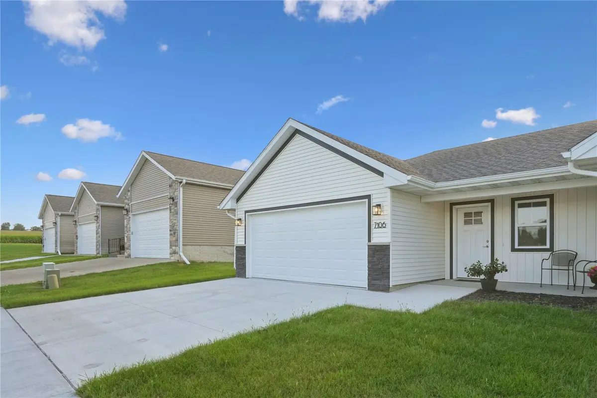 7106 Waterview Dr, Cedar Rapids, IA 52404 - #1