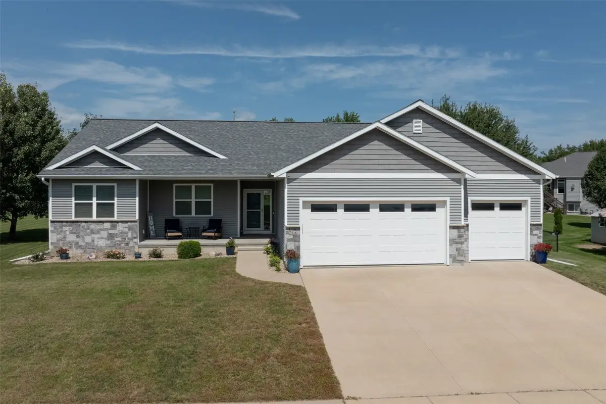 716 Tiburan Lane Ne, Cedar Rapids, IA 52402 - #1