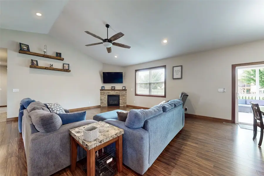 716 Tiburan Lane Ne, Cedar Rapids, IA 52402 - #3