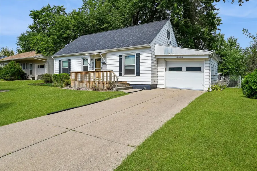 1020 25th Street Ne, Cedar Rapids, IA 52402 - #2