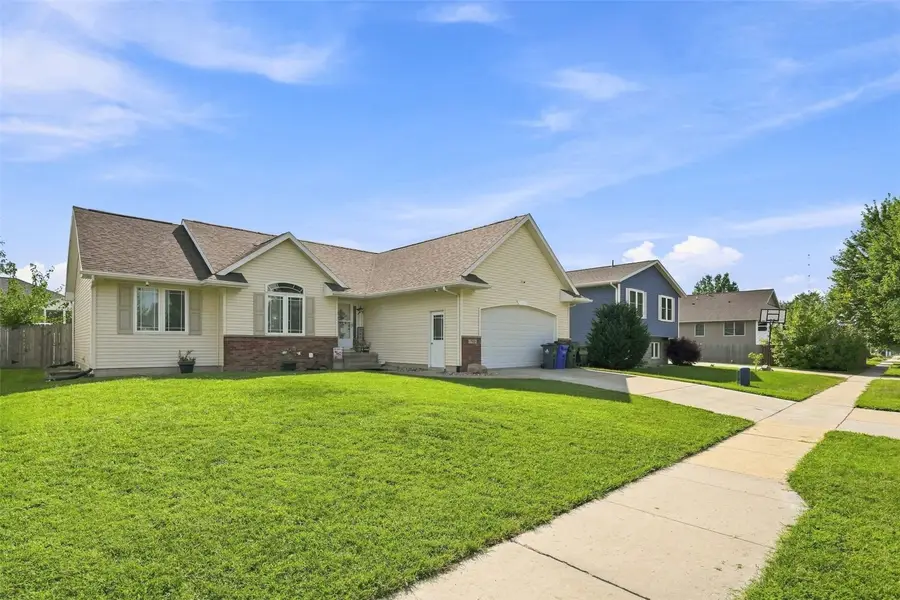 7916 Westfield Drive Ne, Cedar Rapids, IA 52402 - #2
