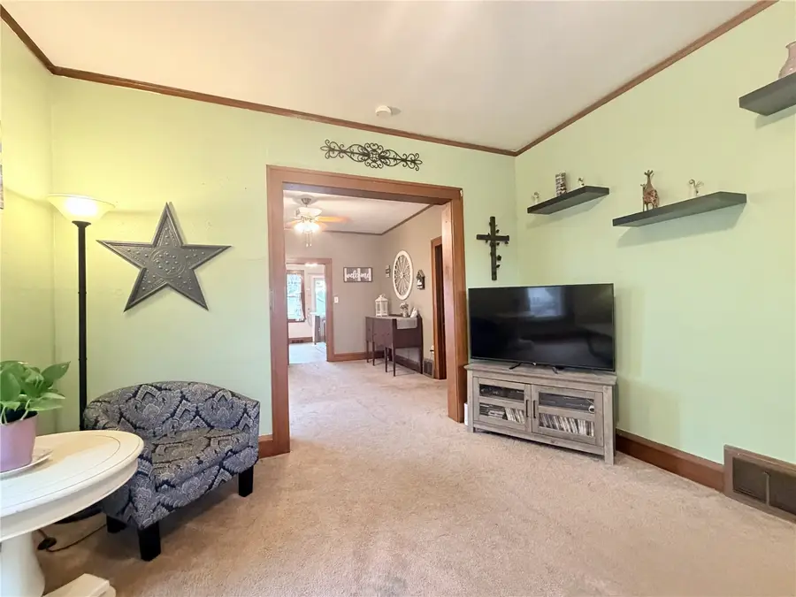 817 19th Avenue Sw, Cedar Rapids, IA 52404 - #3