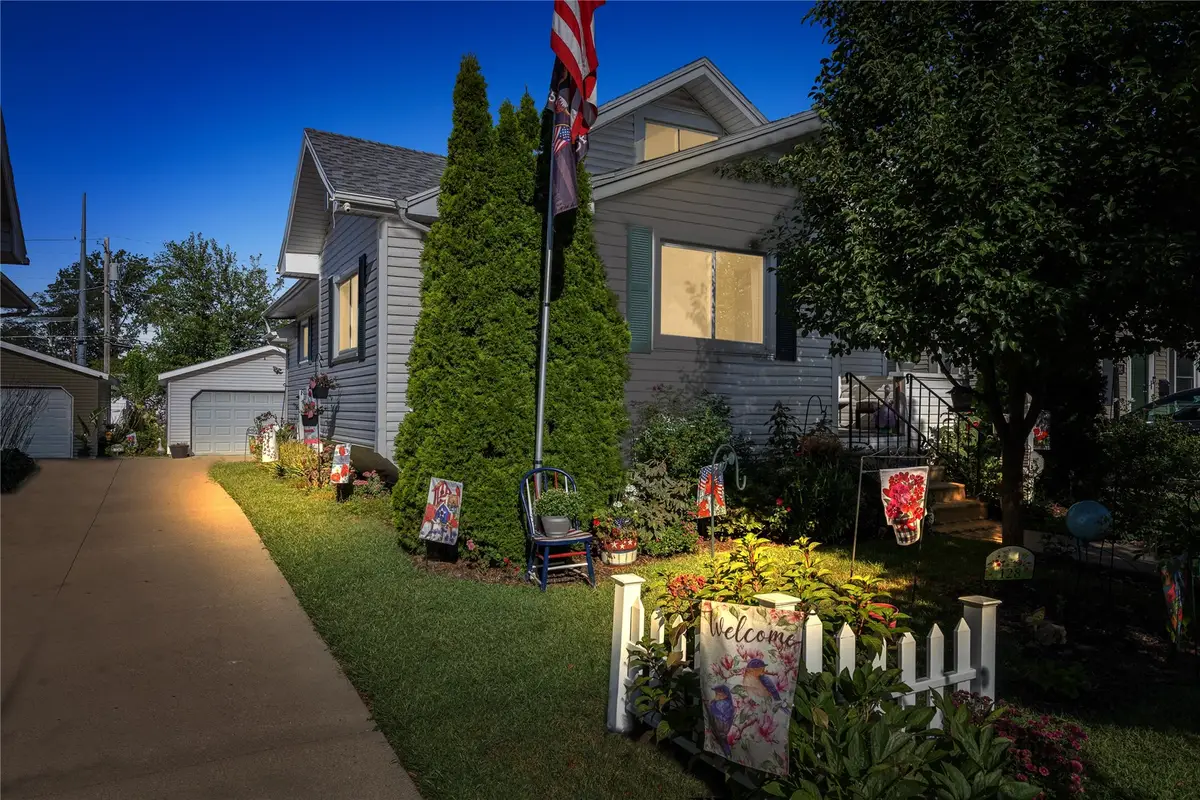128 17th Street Sw, Cedar Rapids, IA 52404 - #1