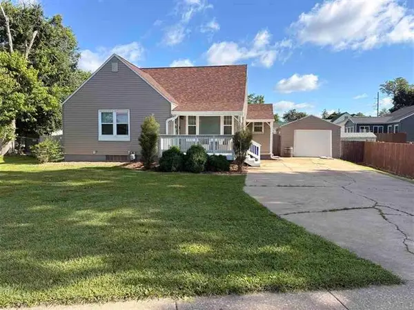 1818 B Nw, Cedar Rapids, IA 52405