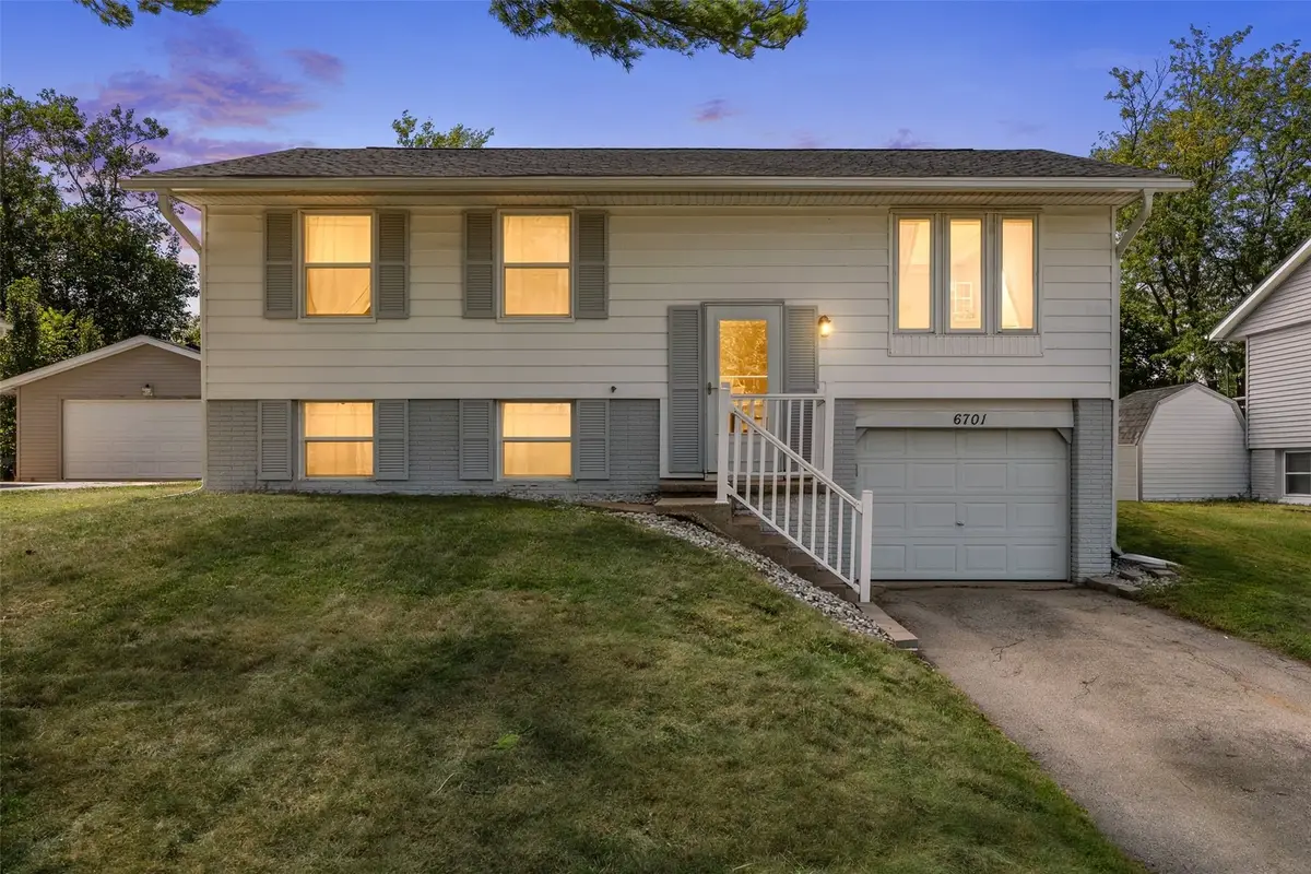 6701 Arbor Lane Ne, Cedar Rapids, IA 52402 - #1