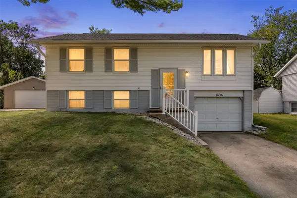6701 Arbor Lane Ne, Cedar Rapids, IA 52402