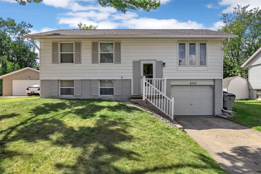 6701 Arbor Lane Ne, Cedar Rapids, IA 52402 - #2