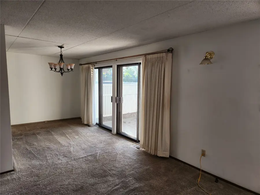 2955 Bowling St. Sw #135, Cedar Rapids, IA 52404 - #3