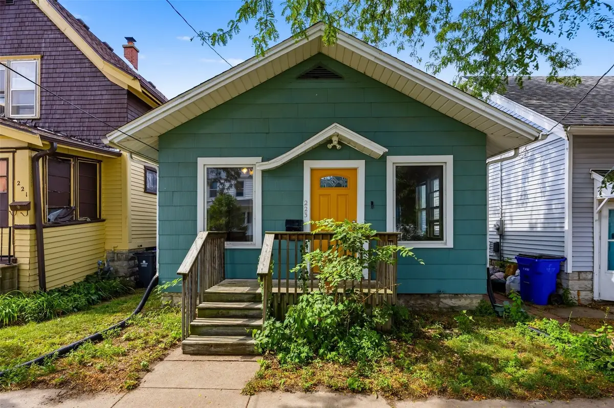 223 17th Street, Cedar Rapids, IA 52402 - #1