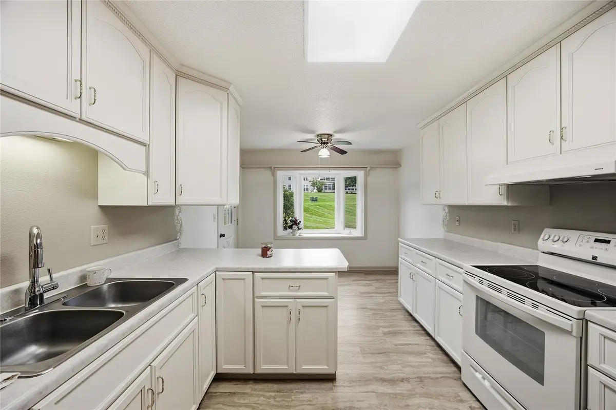 4019 Summerfield Lane Ne #A, Cedar Rapids, IA 52402 - #1