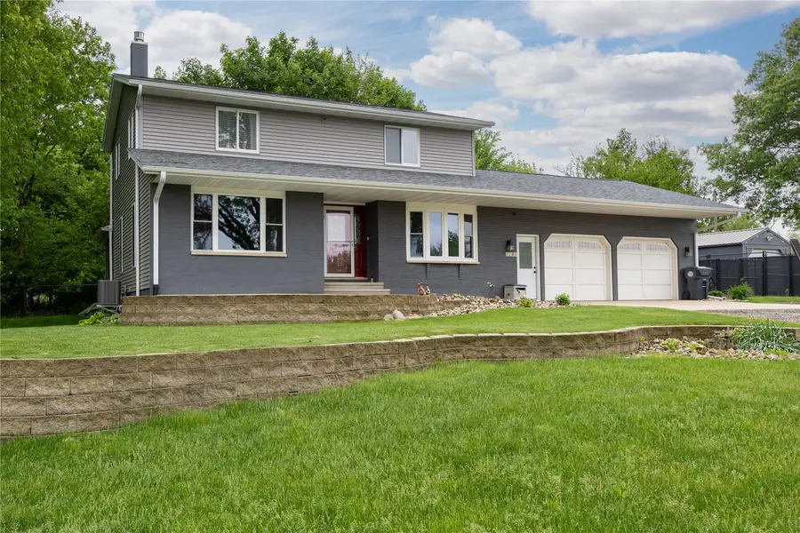 1105 Maple Street, Robins, IA 52328 - #2