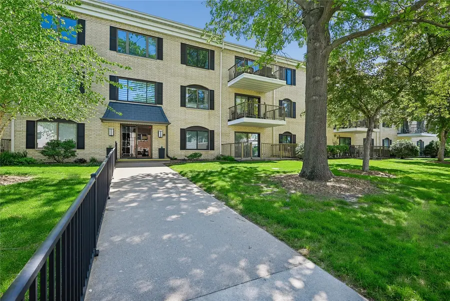 190 Cottage Grove Avenue Se #208, Cedar Rapids, IA 52403 - #2