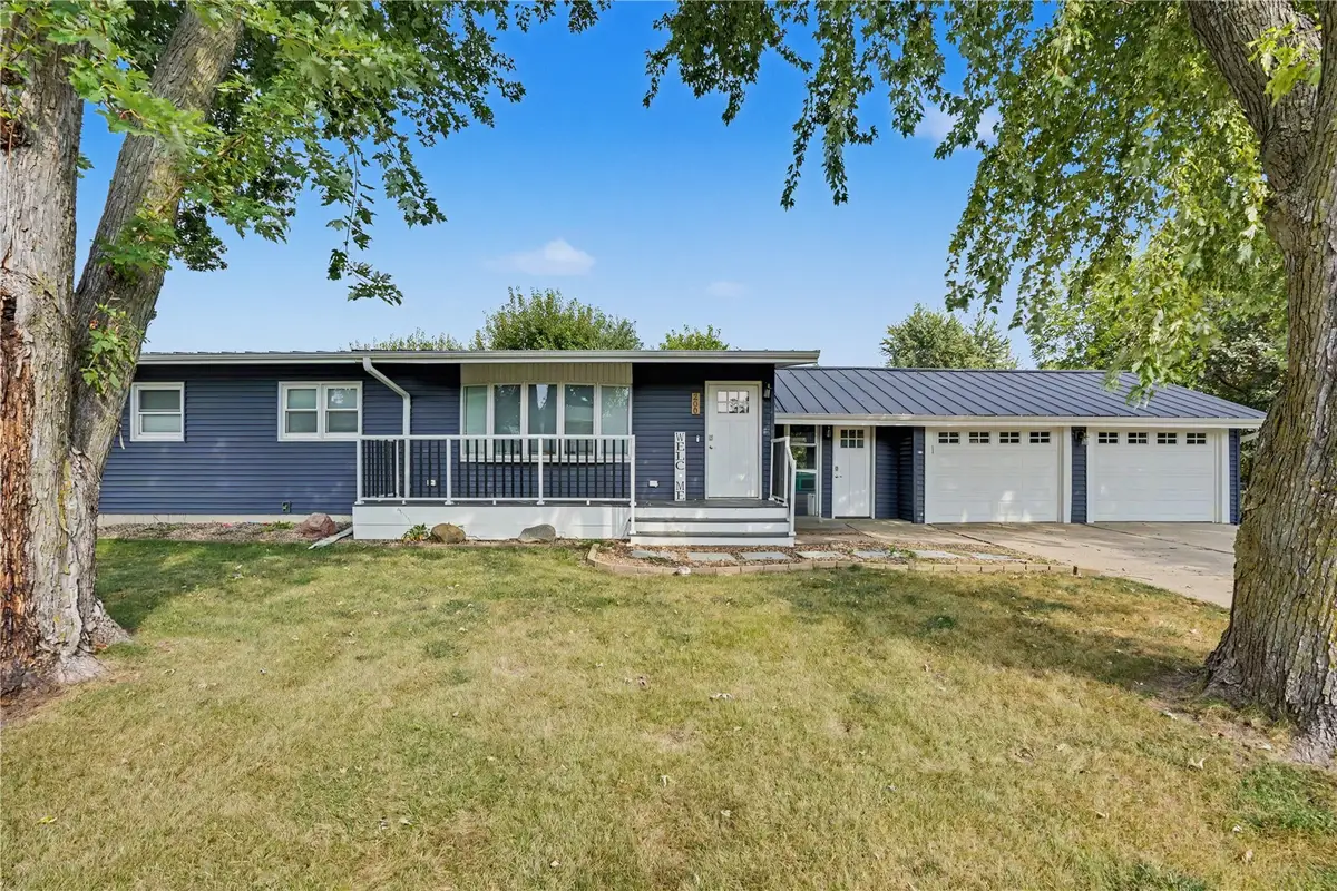 200 Isham Drive, Marion, IA 52302 - #1