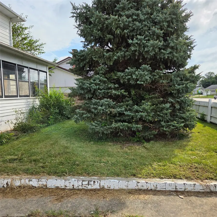 2828 33rd Ave Sw, Cedar Rapids, IA 52404 - #2