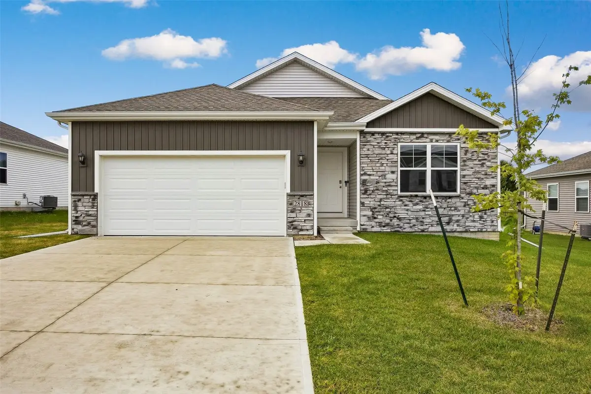 2818 Mary Drive, Hiawatha, IA 52233 - #1