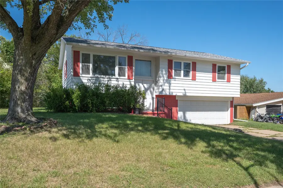 2520 Falbrook Drive Ne, Cedar Rapids, IA 52402 - #2