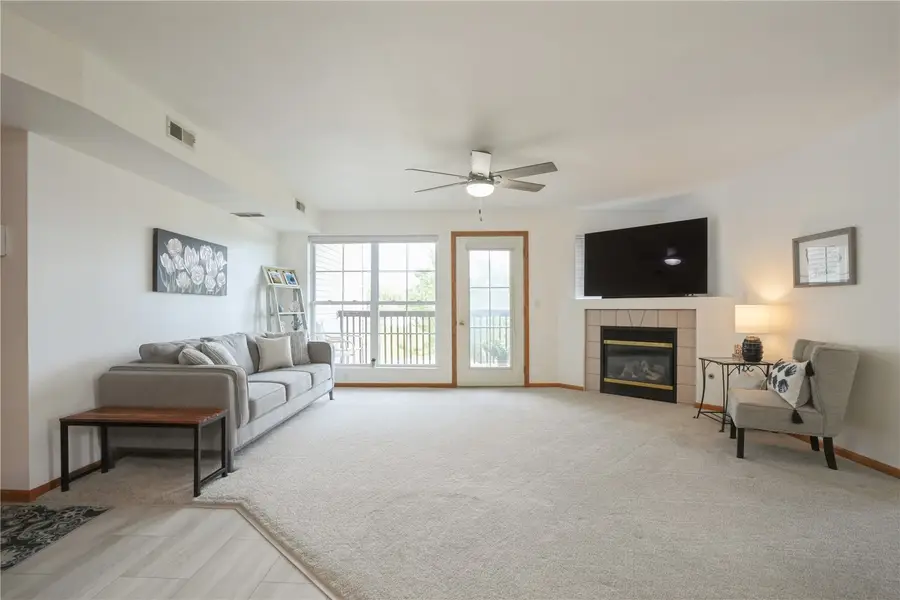 6715 Creekside Drive Ne #8, Cedar Rapids, IA 52402 - #3