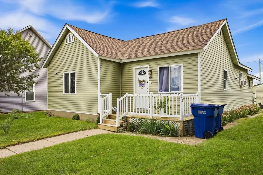 105 8th Street, Van Horne, IA 52346 - #3