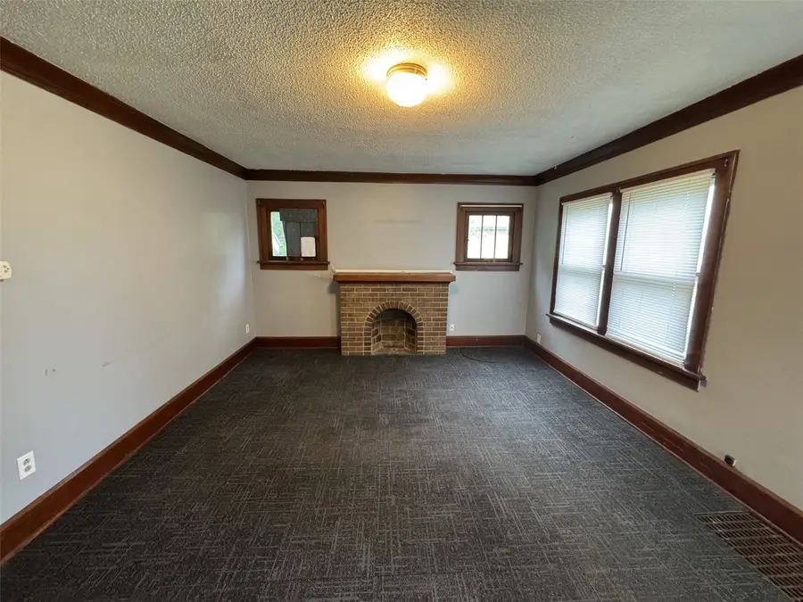 238 11th Street Nw, Cedar Rapids, IA 52405 - #2