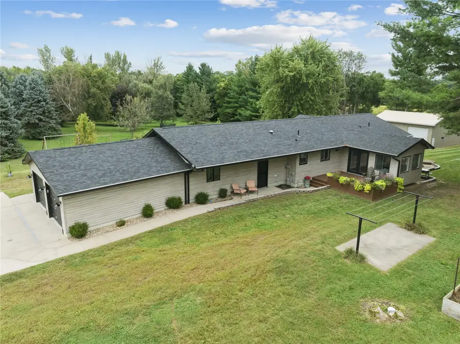 3307 55th Street, Center Point, IA 52213 - #2