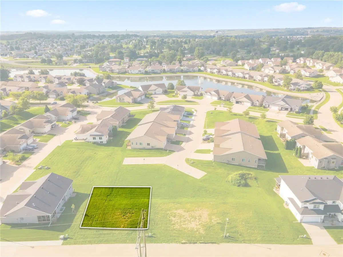 7048/7050 Waterview Dr Sw, Cedar Rapids, IA 52404 - #1