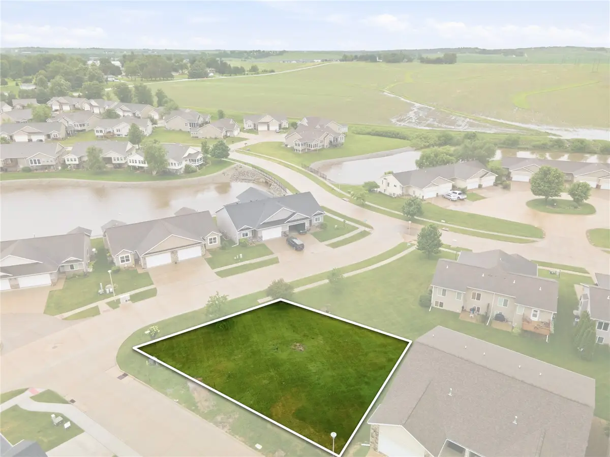 7110/7112 Waterview Dr Sw, Cedar Rapids, IA 52404 - #1