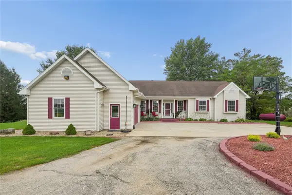 9902 Dutch Creek Drive, Anamosa, IA 52205