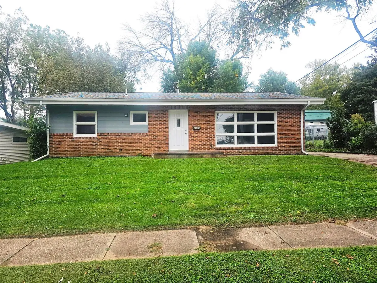 1915 11th Avenue, Marion, IA 52302 - #1