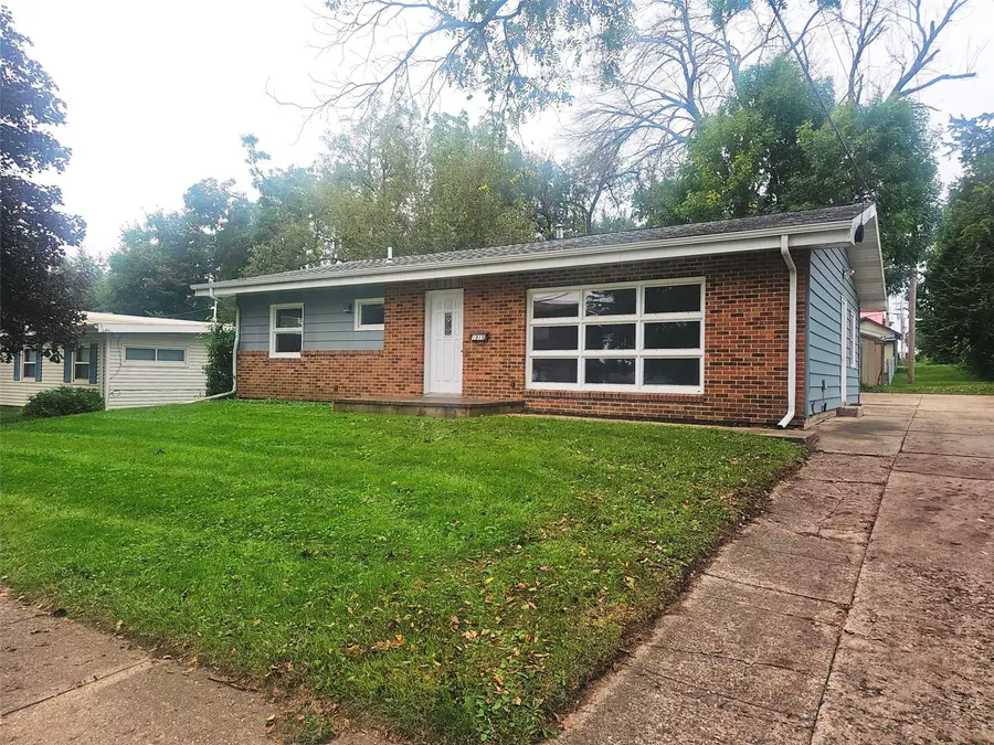 1915 11th Avenue, Marion, IA 52302 - #2