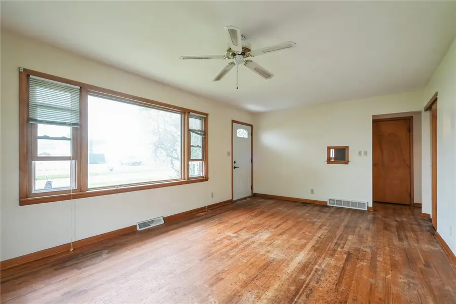 2765 5th Avenue, Marion, IA 52302 - #3