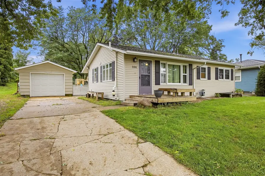 104 N Mcnamara Drive, Anamosa, IA 52205 - #2