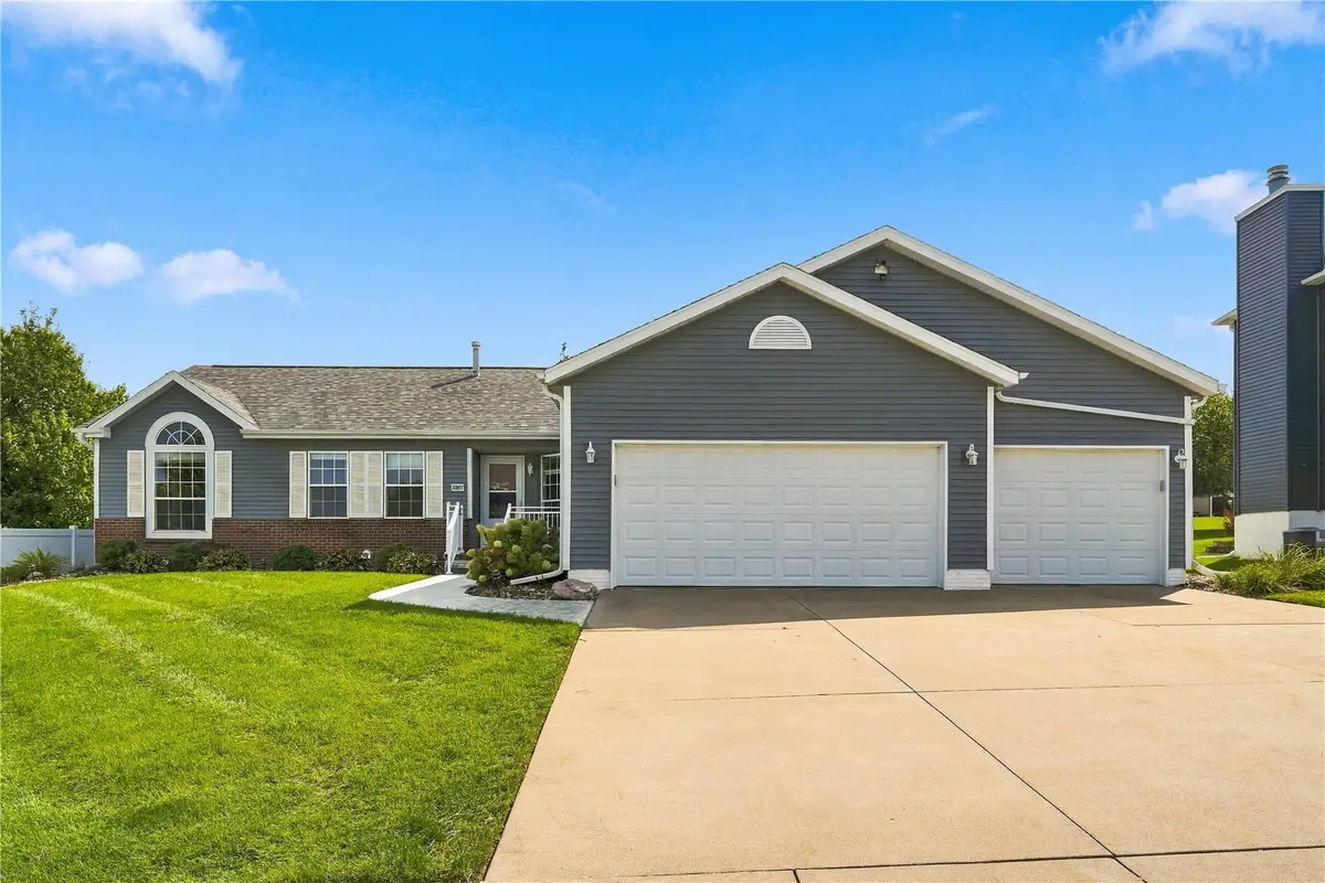 6805 Stone Terrace Dr, Cedar Rapids, IA 52404 - #1