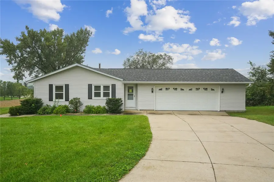 4906 Longview Dr Sw, Fairfax, IA 52228 - #3