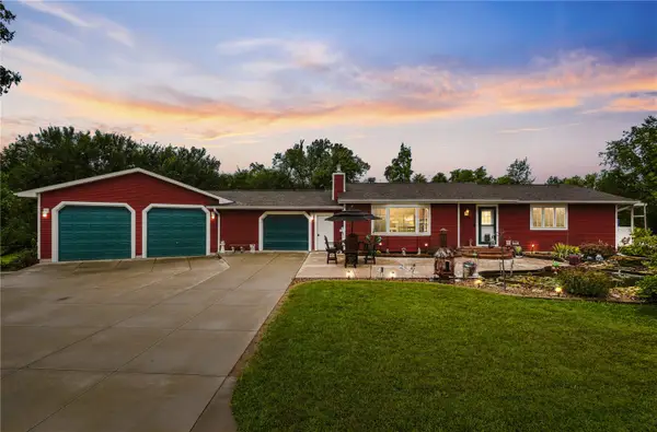 5727 26th Ave Drive, Vinton, IA 52349