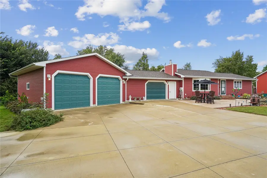 5727 26th Ave Drive, Vinton, IA 52349 - #3