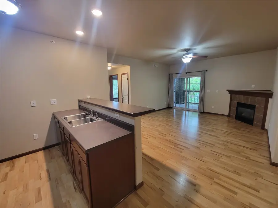 1820 W Benton Street #301, Iowa City, IA 52246 - #2
